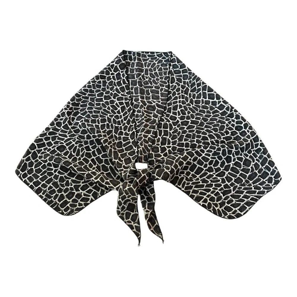 Giraffe Print Triangle Large Scarf Shawl Wrap Black White Gray 36” X 27”